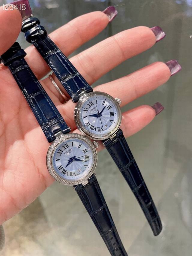 光圈 钻石 今年3月份天梭出得新款嘉丽小美人系列，整体非常简洁，26Mm的表盘很精致小巧，厚度刚刚好！不愧是小美人～戴起来也是非常好看的～值得入手手表之一。