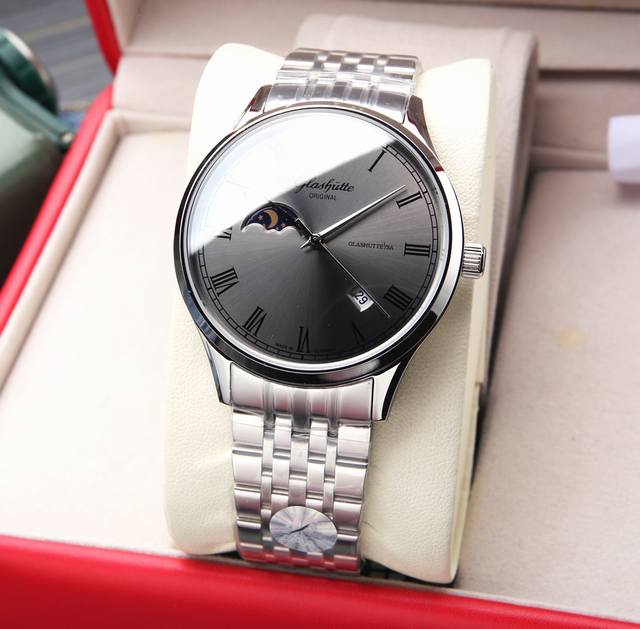 白皮 . 钢带20. 深度防水，可游泳！ 格拉苏蒂，日月星辰系列，搭载定制版原装进口8217机芯 0返修0售后 ，24小时／真月相显示，4 5位日历显示。。双卜