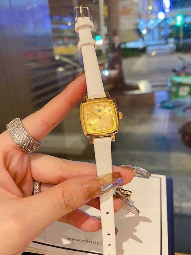 皮带 天梭 新品低调奢华天梭女款古董表，小方表 瑞士石英机芯，合金材质与白金电镀，整体质感和气质都变了，精致感upup搭配小巧壳形，上手效果完美！尺寸28Mm