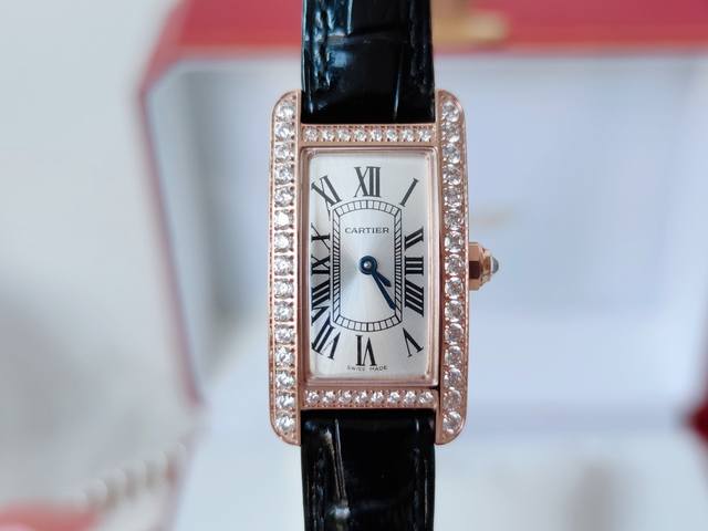 白壳 玫瑰金 钻+30 卡地亚-Cartier Tank Américaine腕表，小号表款，采用蓝宝水石晶镜面，瑞士石英机芯。原版开模，精钢表壳，八角形表冠，
