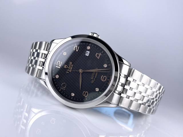 周杰伦代言款 帝舵 1926 系列首发日本西铁城8215机械版本 全新复刻品质，七带链节，极致贴合，高阶配置。#天生敢为#“周杰伦”同款来袭即适合商务又兼顾时尚