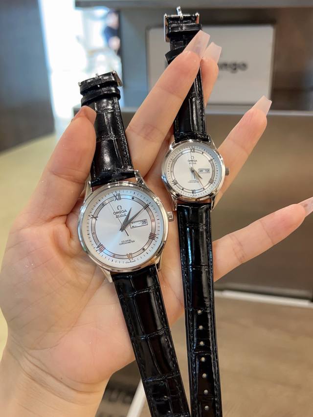 白壳 金壳 钢带20 经典款欧米茄 情侣对表 双历原装进口石英机芯 矿物质玻璃镜面 316L精钢表壳 直径男40Mm女30Mm 厚8Mm如果今天的阳光停止了它耀