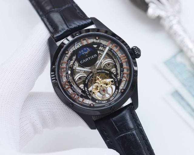 尊享价： 品牌：卡地亚-Cartier 类型：男士腕表 壳套：顶级版316精钢l 表带：进口小牛皮表带 机芯：全自动进口机械机芯 镜面：矿物质防刮镜面玻璃 尺寸