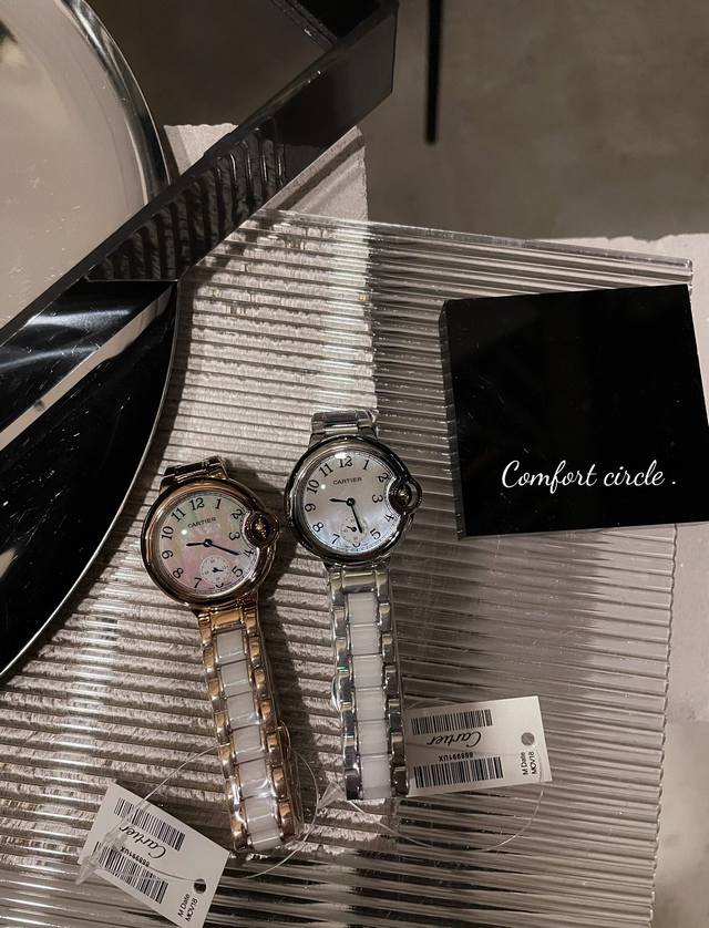 白 金 钻30 卡地亚 33Mm 鱼眼玻璃 针扣款 匠心之作卡地亚蓝气球，精致33Mm石英腕表，传统三针设计 星空运转 时间流淌 特殊工艺镶钻，个性 完美 搭配