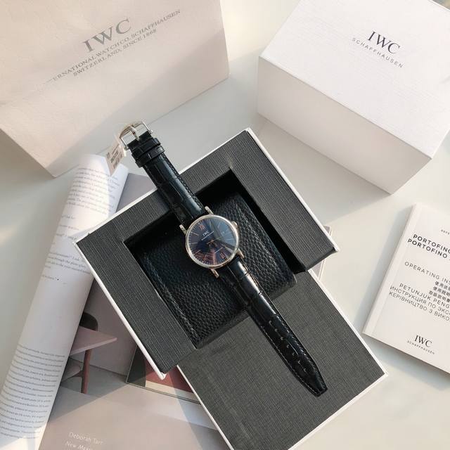 经典爆款 正装必备 Gd出品，全新一表一码柏涛菲诺系列沉浸2年后蓄势而发，继之前销量冠军到磨练2年后，批 。Gd将此款深入解读原装，搭载原装全新西铁城的基础上修