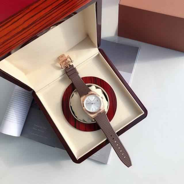 江诗钢王，入手即挣 待到春暖花开，与你纵横四海Gd品控匠心之作，打造男人之颠：纵横四海4500V 表面 采原装数控调色，蓝、绿、咖以及经典黑、银原装同步5色可选