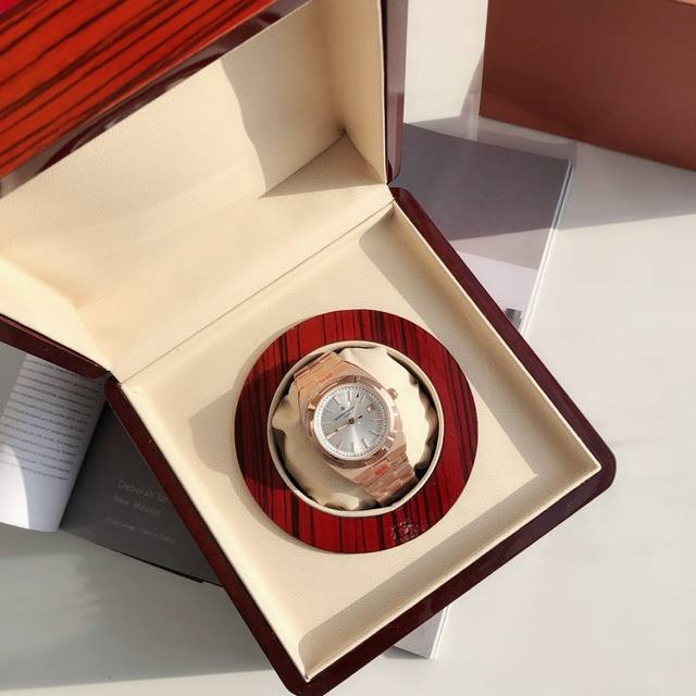 江诗钢王，入手即挣 待到春暖花开，与你纵横四海Gd品控匠心之作，打造男人之颠：纵横四海4500V 表面 采原装数控调色，蓝、绿、咖以及经典黑、银原装同步5色可选