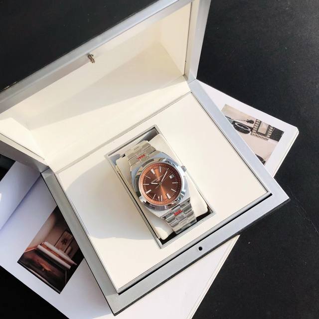 江诗钢王，入手即挣 待到春暖花开，与你纵横四海Gd品控匠心之作，打造男人之颠：纵横四海4500V 表面 采原装数控调色，蓝、绿、咖以及经典黑、银原装同步5色可选