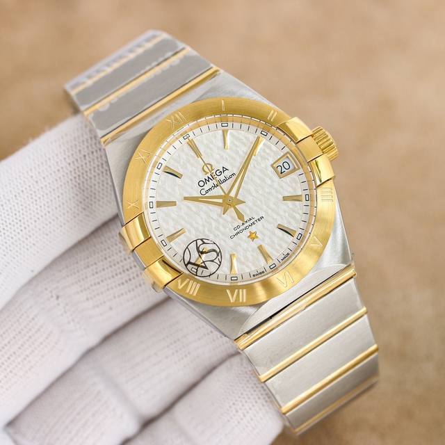 白钢 金壳 新作 38尺寸星座 市场最高版本，原装开模 以经典之名，彰显非凡。38毫米欧米茄第五代双英星座系列腕表将星座系列的独特魅力完美展示。太阳纹饰表盘，经