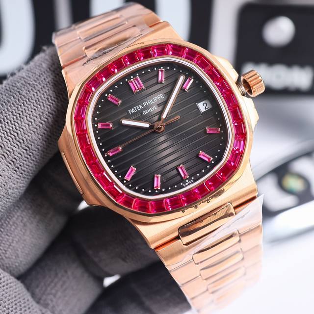 珠光宝气，至尊至贵 百达翡丽鹦鹉螺5711镶钻限量版系列 Gr Factory出品，给您最奢华的体验 精钢材质和钻石的完美搭配，把华丽感与运动感结合在一起十分巧