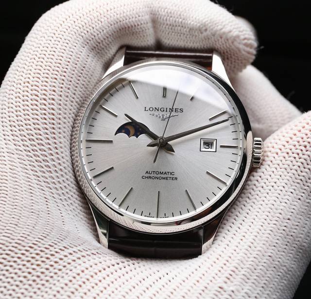 台湾厂出品：白 . 本品均已严格经过防水压力测试，防水可达120米 台湾厂出品，浪 琴 开创者男士系列 腕表尺寸40X11Mm。纤薄的圆弧型壳套 防水可达120