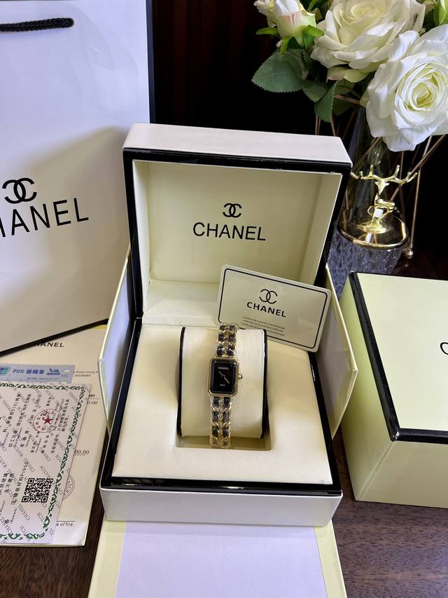 B H 配图片同款专柜包装45 代购级别 原单正质 香奈儿链条手表，超级爆的款手表 堪称完美 美丽俏佳人都有推荐过的手表，简约时尚大方搭配时尚手链简直美的不言而