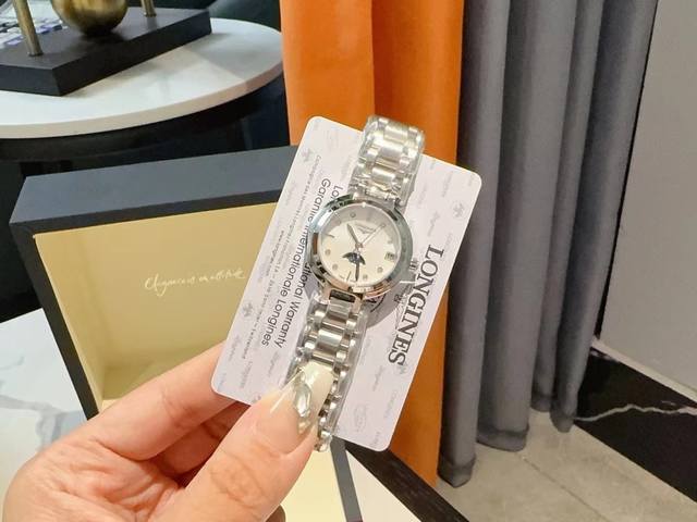 配图片全套包装30 真月相 浪琴心月系列月相女士腕表，采用独家定制真月相 每月转一圈正品一致 进口石英机芯，精钢圆形表壳，表径30.5Mm，抗磨损合成双卜蓝宝石