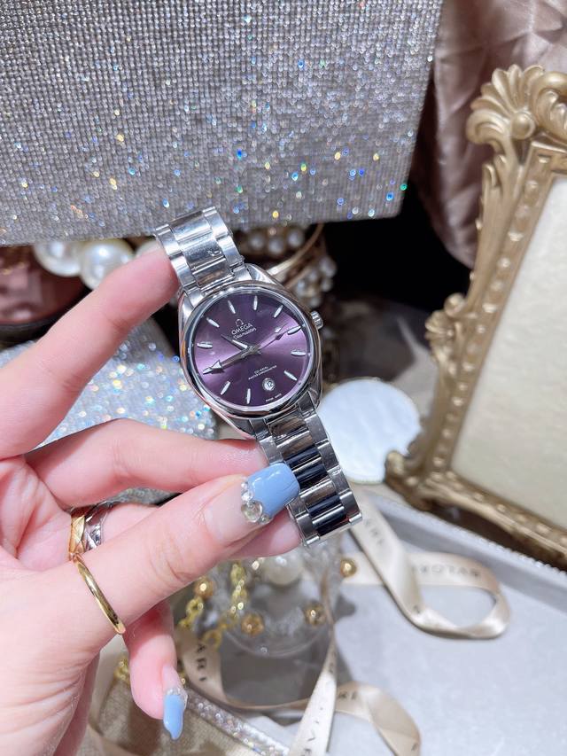 海马at150新款34Mm女士至臻天文台 2023年最拉风的手表非欧米茄海马莫属如此浪漫的季节里耀眼的除了阳光还有手上的海马举手投足之间尽显大女主气场