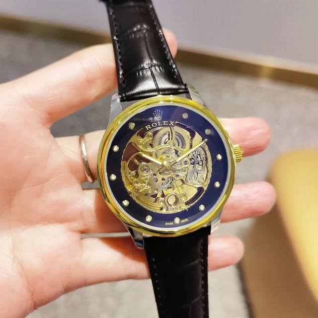 真皮表带十双按蝴蝶扣 ，劳力士一rolex，全自动雕花机芯，蕴含最优质的材料与一丝不苟的工艺！超强矿物质幻彩玻璃，真空电镀，精密防水，直径：43Mm，厚度：12