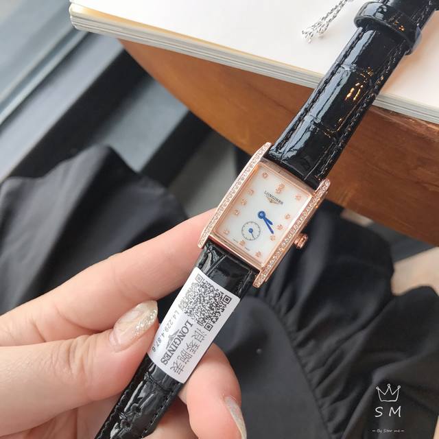 好版本 钻圈 林志玲同款 浪琴超好看的小红表 浪琴-Longines戴卓维纳系列 精致两针半女士腕表 搭配精准进口机芯尺寸：33*22 Mms M