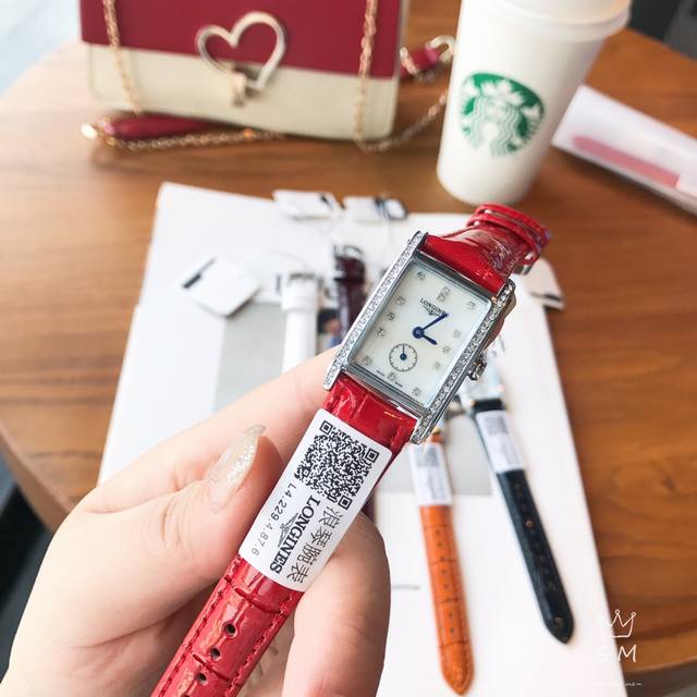 好版本 钻圈 林志玲同款 浪琴超好看的小红表 浪琴-Longines戴卓维纳系列 精致两针半女士腕表 搭配精准进口机芯尺寸：33*22 Mms M