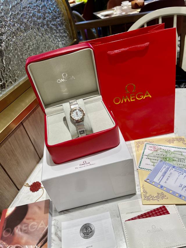 欧米茄omega经典款式 永恒不变 双鹰星座系列女表，采用高级进口石英机芯，蝴蝶双按表扣矿物质耐磨玻璃材质，表里如一 独具匠心！尺寸：28Mm