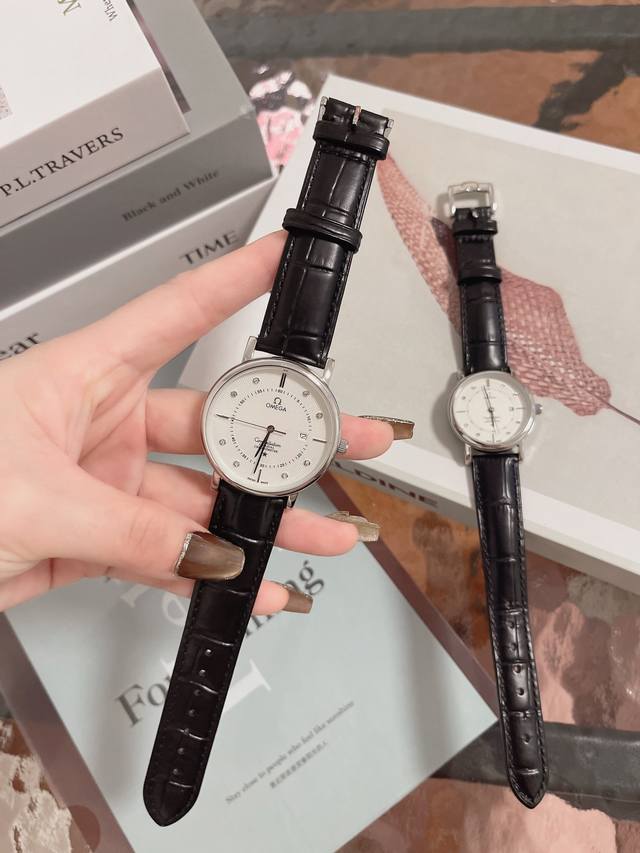 白 金 钢带加20 品牌：欧米茄 类型：情侣对表 表壳：316精钢 做工优质 表带：进口小牛皮 316精钢 两种可选 机芯：进口石英机芯 走时精准 玻璃：高级强