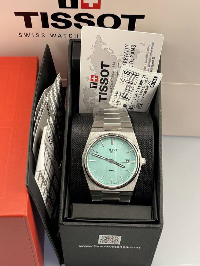 天梭最新款 最新款 最新款，薄荷绿t137410.Prx 瑞士机芯，蓝宝石玻璃，316瑞士钢，100米深度防水，开关生耳换表带方便快捷，表大小40Mm、超强夜光