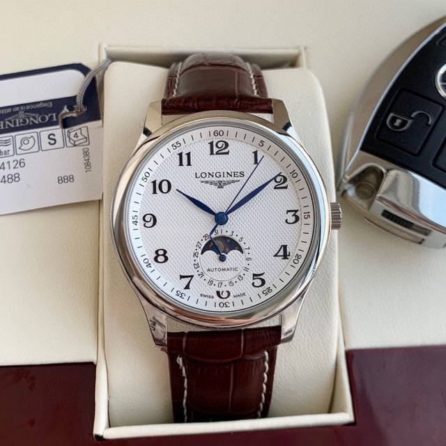 浪琴-Longines名匠系列 月相三针半男士腕表 全自动机械机芯 316L精钢表壳 矿物质超强玻璃镜面 进口小真牛皮 精钢表带 直径40Mm厚11Mm这款腕表