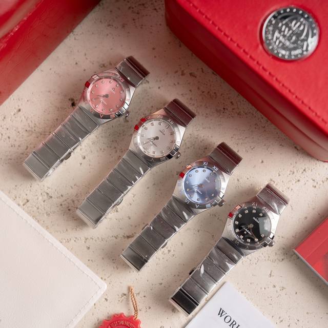 欧米伽 Omega 星座系列 表盘直径27Mm 。机芯采用日本进口机芯 镜面采用德国进口蓝宝石高强度防刮花玻璃 。316L钢材无电渡钢水.永不掉色，而且表带头粒