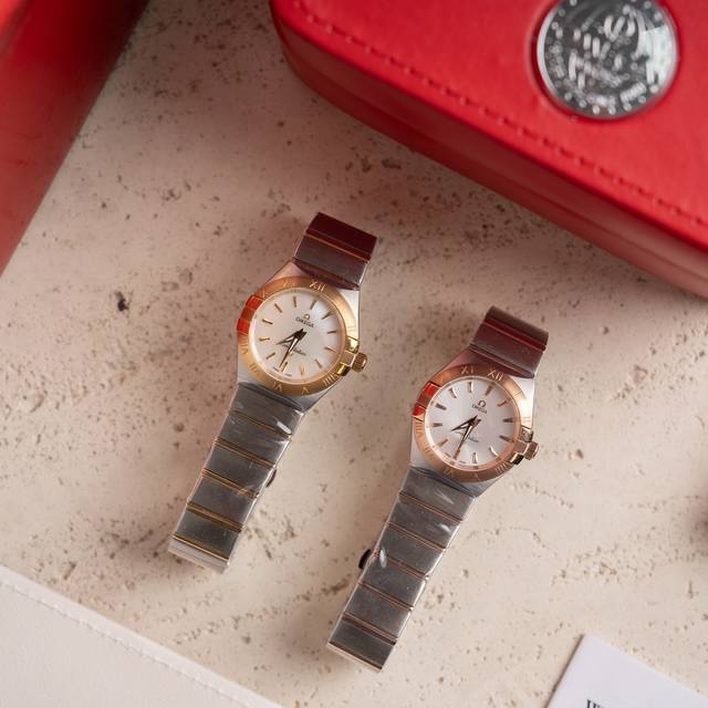 欧米伽 Omega 星座系列 表盘直径27Mm 。机芯采用日本进口机芯 镜面采用德国进口蓝宝石高强度防刮花玻璃 。316L钢材无电渡钢水.永不掉色，而且表带头粒