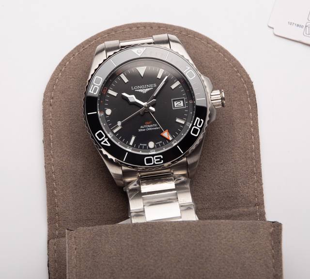 P: . 新品发布 市场最新 浪琴-Longines 康卡斯潜水系列gmt再添新作 全新康卡斯潜水系列gmt腕表 41Mm 加入gmt功能双时区同步显示 打造舒