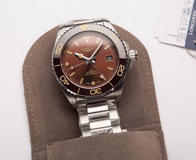 P: . 新品发布 市场最新 浪琴-Longines 康卡斯潜水系列gmt再添新作 全新康卡斯潜水系列gmt腕表 41Mm 加入gmt功能双时区同步显示 打造舒