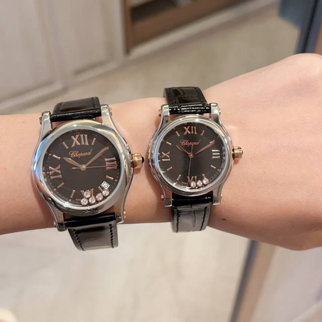 光圈 快乐钻happy Diamonds 三个表盘直径：30Mm、36Mm 36Mm有5钻、7钻 作为萧邦最门热最畅销的系列一以直细腻的手法诠释萧邦志标性灵动钻