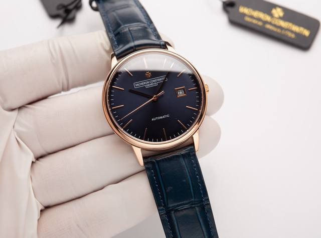 白 . 金20. 江诗丹顿vc传承系列腕表 ，完美圆形的表壳，搭配微孤式表耳设计，使之更加贴合佩戴者的手腕。简约大气的表盘设计，低调不失奢华。 机芯 搭载进口西