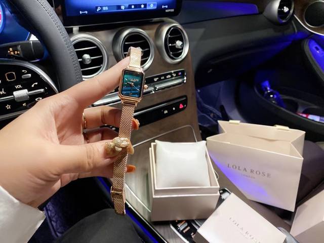 图片全套包装35 罗拉小绿表 火爆来袭 女神们特别喜欢的一款 Lola Rose显得手腕特别细lolarose是来自英国伦敦的一个设计师品牌英国王妃同款手表 设