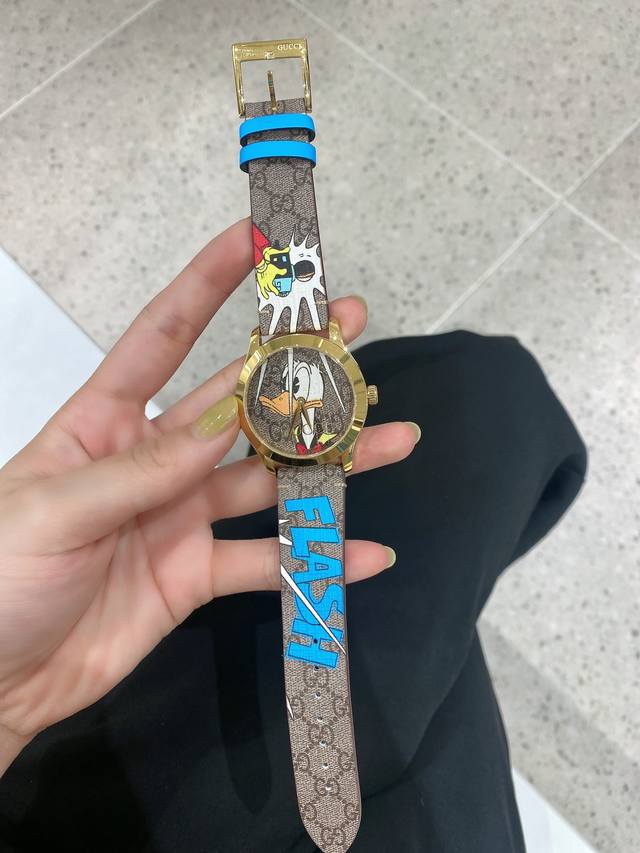 Gucci G-Timeless系列腕表 型号ya1264167每一季都会融入新颖别致的印花和图案，带来令人耳目一新的设计。具有传奇色彩的迪士尼动画角色为品牌最