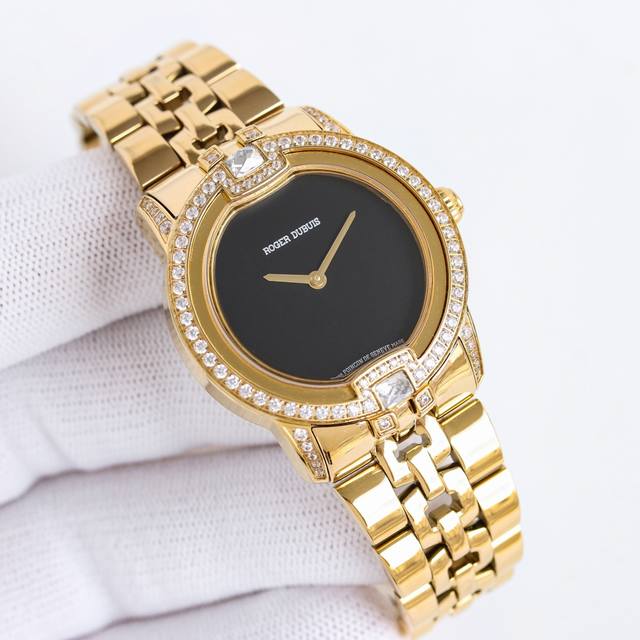 罗杰杜彼 升级版到货 同价。Velvett名伶系列 女士腕表 Velvet系列表盘线条鲜明有型,透过两个不同层次展现立体浮雕效果。数字和镶块位于表盘中心,表耳经