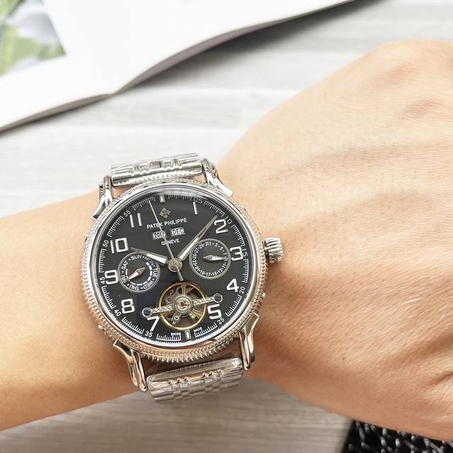 白皮 金皮 ， 白钢 金钢 ， 男人挚爱 多功能腕表 最新 ：百达翡丽最佳设计独家首发 类型 ：精品男士腕表 表带 ：316精钢 真牛皮表带 机芯 ：高端全自动