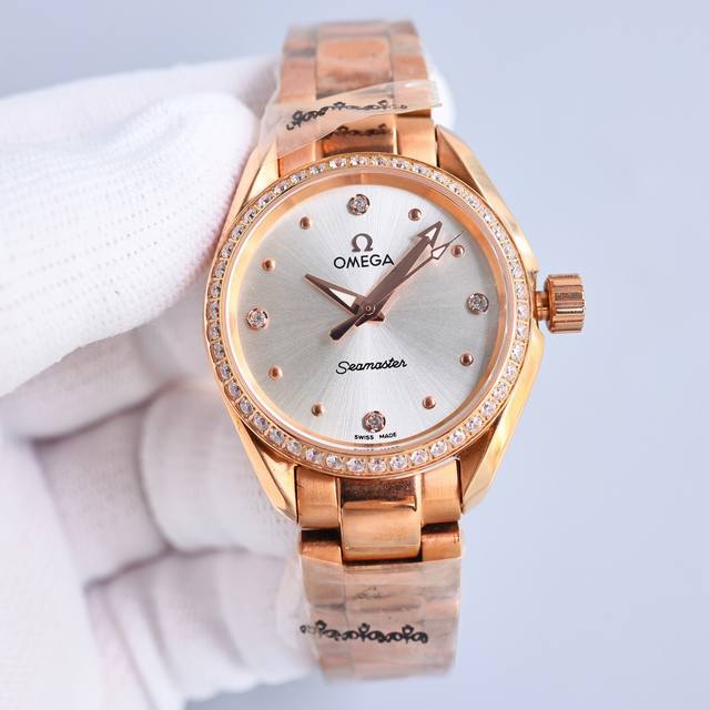 白壳 玫瑰金 带钻加50 2024新款欧米茄海马女款，原装1比1，采用女款8520同轴机械机芯细节质量各方面更加完美，316精钢表壳表链，圆弧形双面防反光耐磨损