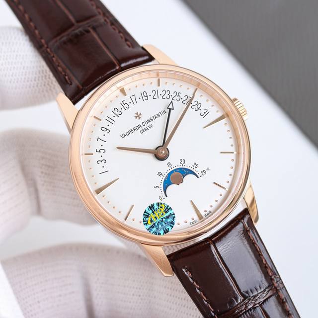 A8出品 白壳 金壳 全新升级版vacheron Constantin 经典之美品鉴江诗丹顿传承逆跳日历款腕表 型号 U 000R-B329。盘面设计独树一帜，