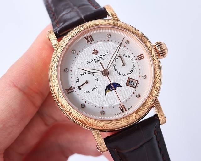 A8出品 白壳 金壳 百达翡丽patek Philippe复杂功能系列-纯手工-雕花腕表-惊艳登场，42毫米的表径适配大众男性手寸，非常商务可亦休闲。整表表壳手