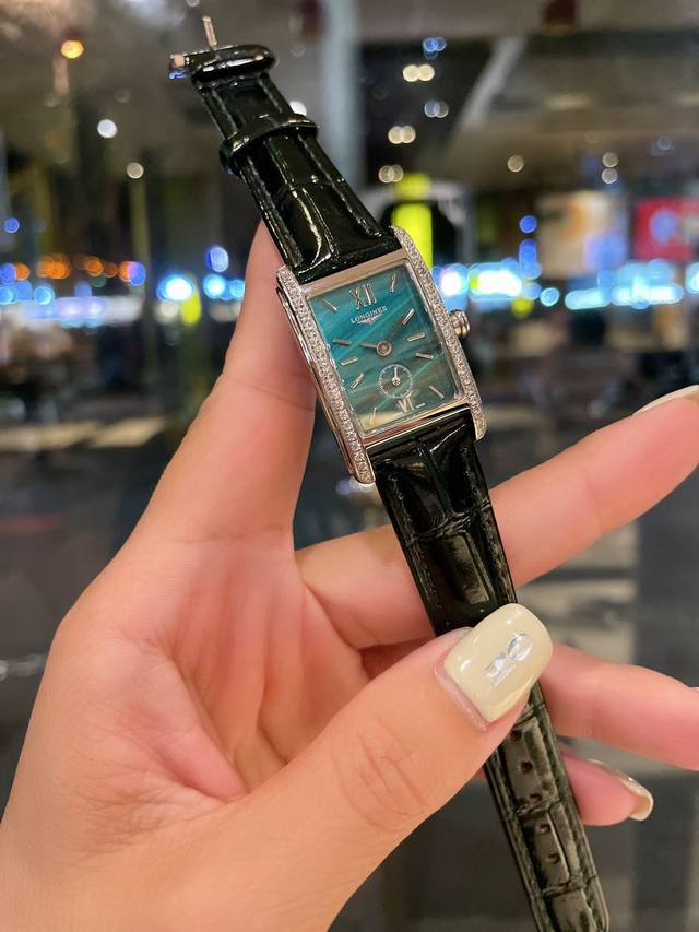 金 钻20 专柜同步 2020最火浪琴超好看的 小姐姐们赶紧入手 浪琴-Longines戴卓维纳系列 精致两针半女士腕表 316精钢表带 直径33*22Mm厚7