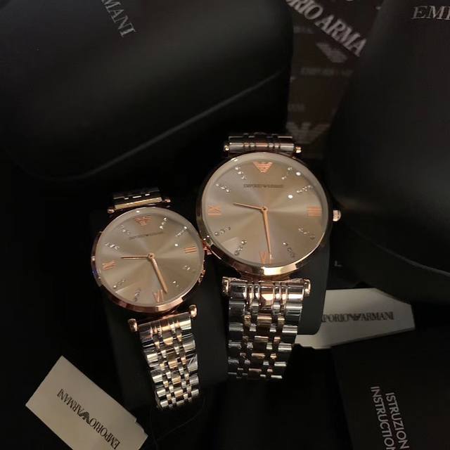 任选款式 灰盘手表 大小盘选择：男盘 女盘 茶棕色表盘玫瑰金框架 表盘也会随着光线变化有不同的颜色 偶尔茶棕色偶尔银色偶尔金色 高雅低调奢华感 情侣表很适合哦