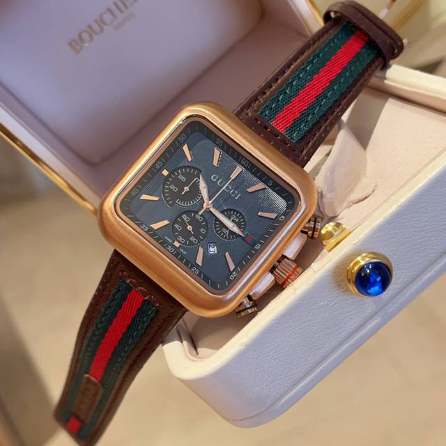 复古色系！咖啡gucci古驰，意大利殿堂级时尚品牌，方形表盘设计时尚吸睛，瑞士石英机芯六针计时，蓝宝石镜面，尺寸：45*45Mm，
