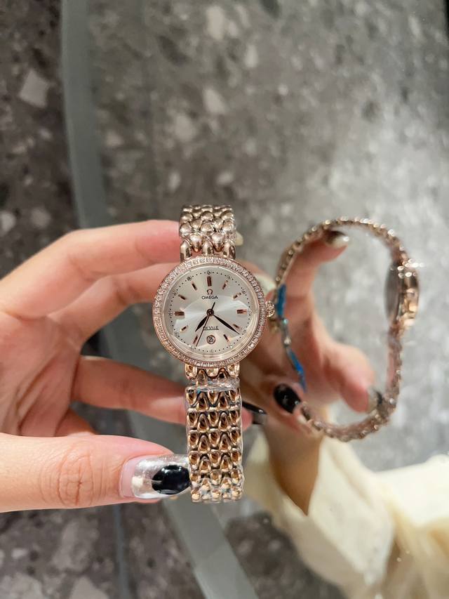 白光 金 钻30 升级版omega -欧米茄典雅系列 卓越的惊艳亮相，将华贵珠宝的优雅魅力与卓越时计的精准技术完美结合“露珠”连结成一条光华夺目的表链，流畅的线