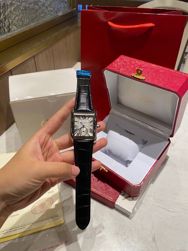 刘德华同款英式坦克系列终级版本，机芯版本方形男士手表，使用原版烤钢蓝表针，使表针色泽均匀永不变色，每个机芯摆不断提高复刻效果精品复刻，独家品质