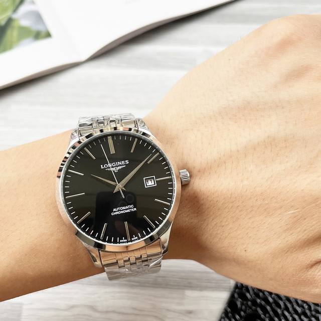 白壳 金壳 钢带20 最新 ：浪琴三针设计 类型 ：精品男士腕表 表带 ：真牛皮表带 316精钢表带 舒适耐用 机芯 ：高端全自动机械机芯 镜面 ：矿物质强化玻