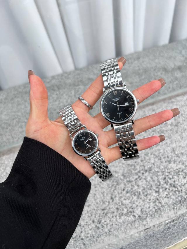 白壳： 、金壳： 钢带20 浪琴 最新情侣对表 原装进口石英机芯 矿物质玻璃镜面 316L精钢表壳 直径男40Mm女30Mm 厚8Mm如果今天的阳光停止了它耀眼