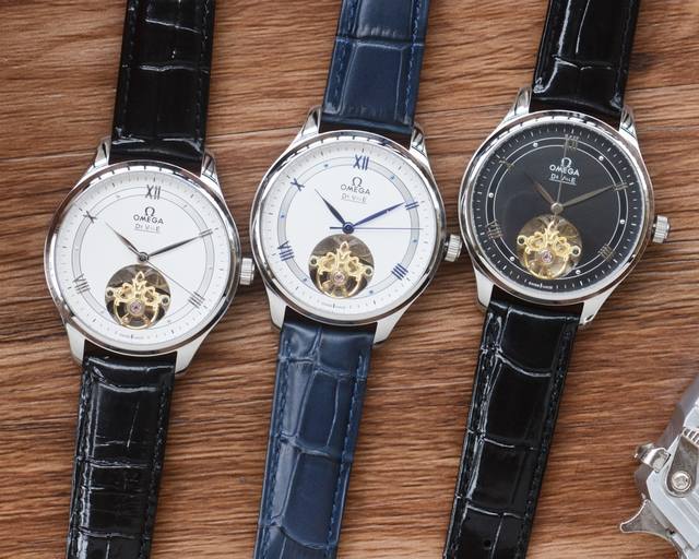 FFF玫 男人挚爱 大飞轮腕表 最新 ：欧米加最佳设计独家首发 类型 ：精品男士腕表 表带 ：真牛皮表带 机芯 ：全自动机械机芯 镜面 ：矿物质强化玻璃 更高清