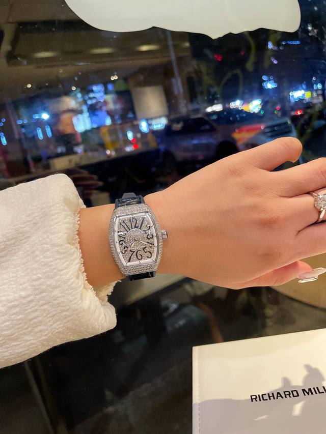 Franker Muller_法兰克穆勒 V32酒桶系列 奢华镶嵌钻石 满天星 经典数字面 游艇面搭配橡胶真皮带 镶钻扣子 进口机芯 真空电镀 亮度高，更耐带