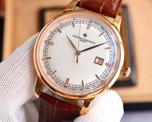 FFF-金 。 江诗丹顿传承系列腕表升级版 该表搭载由原装9015。让表更显纤薄，频率为每小时振动28,800次 对表壳的四个角弧度进行改善，表盘颜色弧度更契合