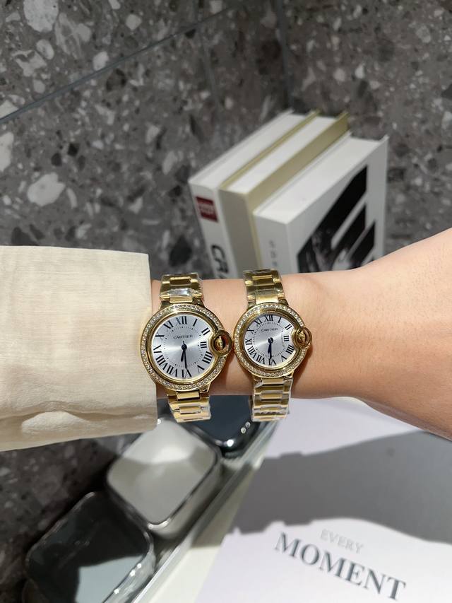 FFF金 钻40 卡地亚 尺寸：28mm 33mm 匠心之作卡地亚蓝气球，精致石英腕表，传统双针设计 星空运转 时间流淌 特殊工艺镶钻，个性 完美 搭配鱼眼玻璃