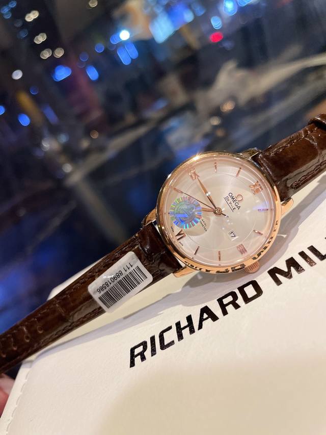 FFF金 钢带+20 钻圈+20 欧米茄-OMEGA 女士腕表 进口石英机芯 316L精钢表壳 直径34mm厚8mm该款腕表备受女性喜爱，四季衣服搭配，尽显优雅